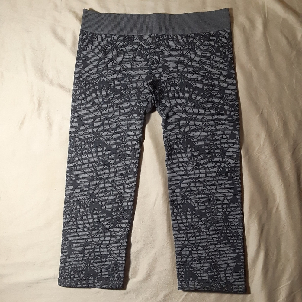 Fabletics grey floral capris yoga pants size M